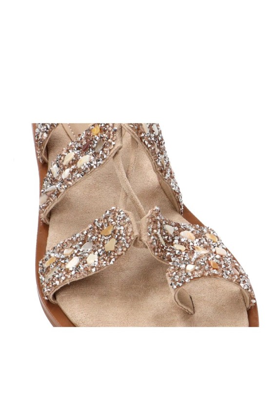 Sandalia para mujer IDEAL SHOES 9820 con piedras y suela plana