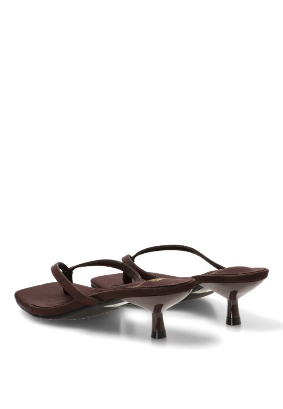 Sandalia de dedo de mujer Luna Collection JM-5740F en raso marrón con tacón medio