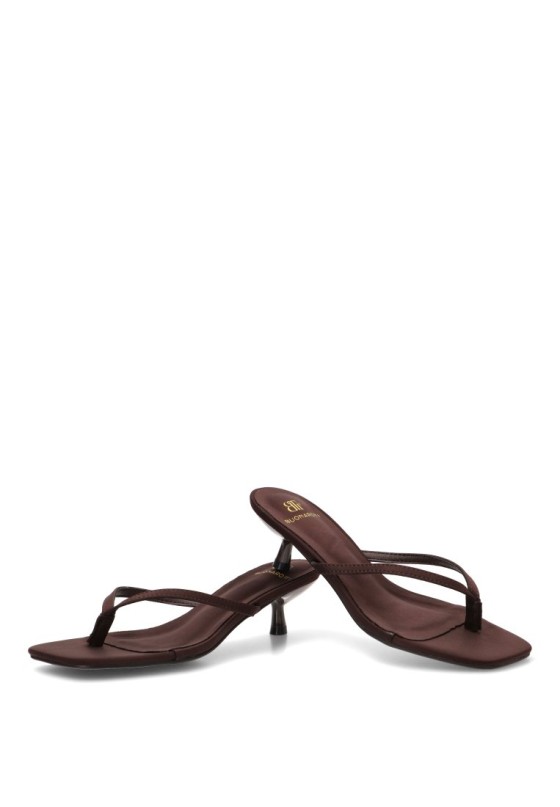 Sandalia de dedo de mujer Luna Collection JM-5740F en raso marrón con tacón medio