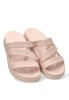 Sandalia de playa beige con suela plana para mujer CROCS 209587