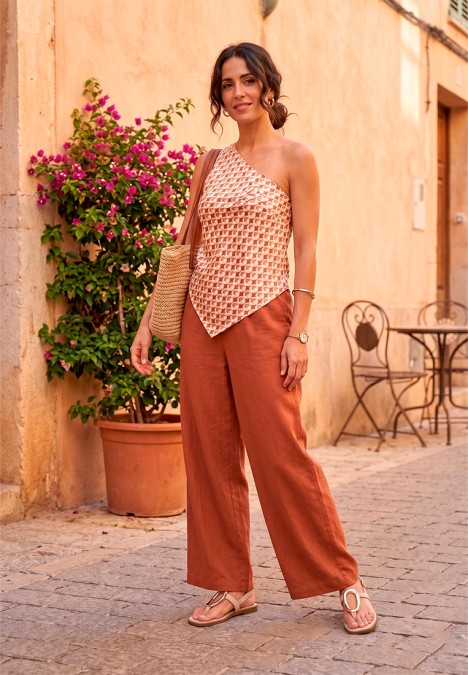 Sandalia antelina taupe con suela plana de mujer XTI 145494