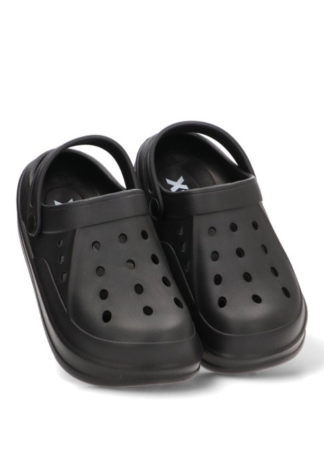 Zueco con suela plana de mujer XTI 145139 negro