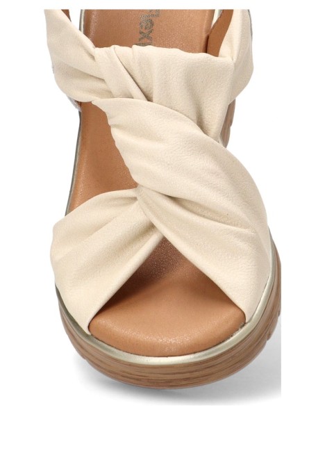 Sandalia beige de mujer FLEX PIES 690 en piel con nudo y cuña media