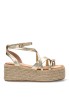 Sandalia TINAS 6012 oro con cuña media para mujer