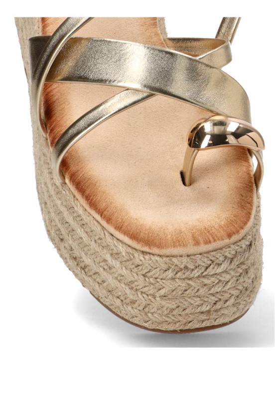 Sandalia TINAS 6012 oro con cuña media para mujer
