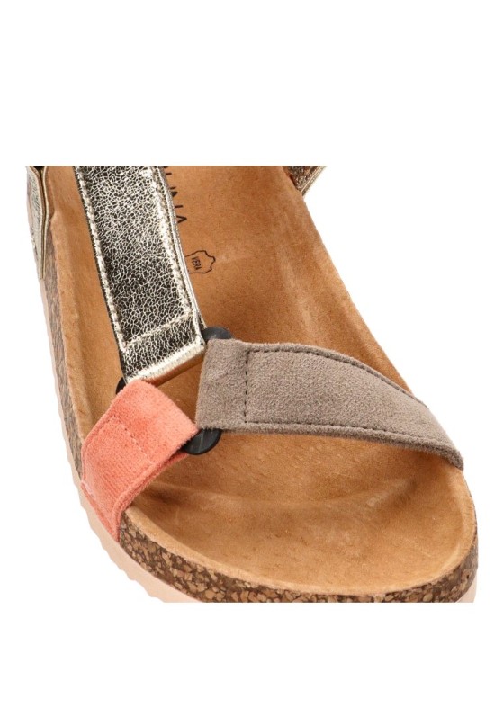 Sandalia color oro con cierre de velcro y suela plana para mujer STAY 27-1223
