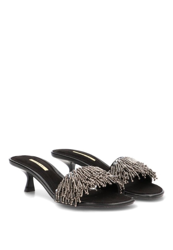 Sandalia LUNA TREND M6296 con abalorios y tacón medio en negro para mujer