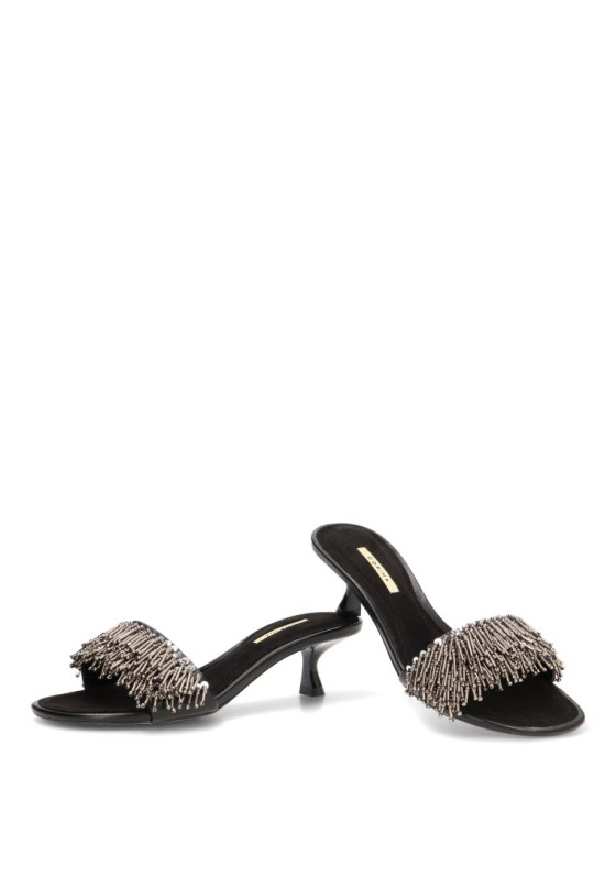 Sandalia LUNA TREND M6296 con abalorios y tacón medio en negro para mujer