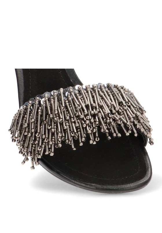 Sandalia LUNA TREND M6296 con abalorios y tacón medio en negro para mujer