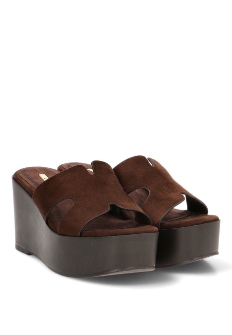 Zueco de antelina café con cuña alta para mujer LUNA TREND M6371