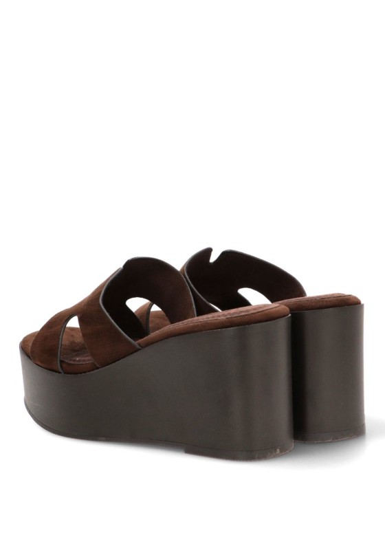 Zueco de antelina café con cuña alta para mujer LUNA TREND M6371