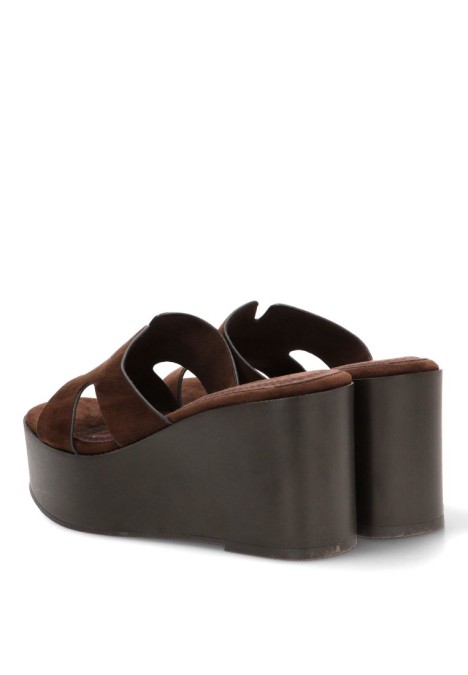 Zueco de antelina café con cuña alta para mujer LUNA TREND M6371