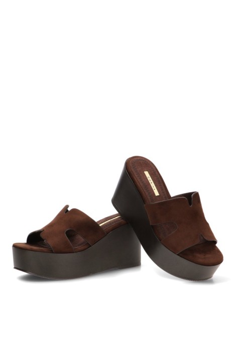 Zueco de antelina café con cuña alta para mujer LUNA TREND M6371