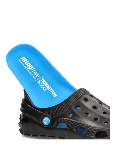 Zueco de playa negro para hombre MUSTANG 85009 con suela plana