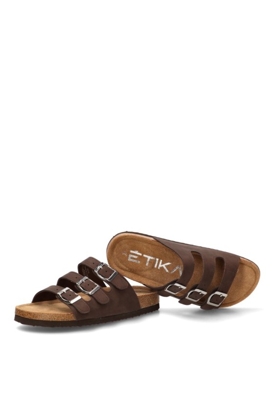 Sandalia de mujer ETIKA 10175 color chocolate con triple hebilla y suela plana