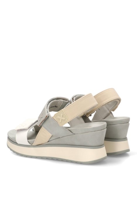 Sandalia con cuña media gris de mujer XTI 143848