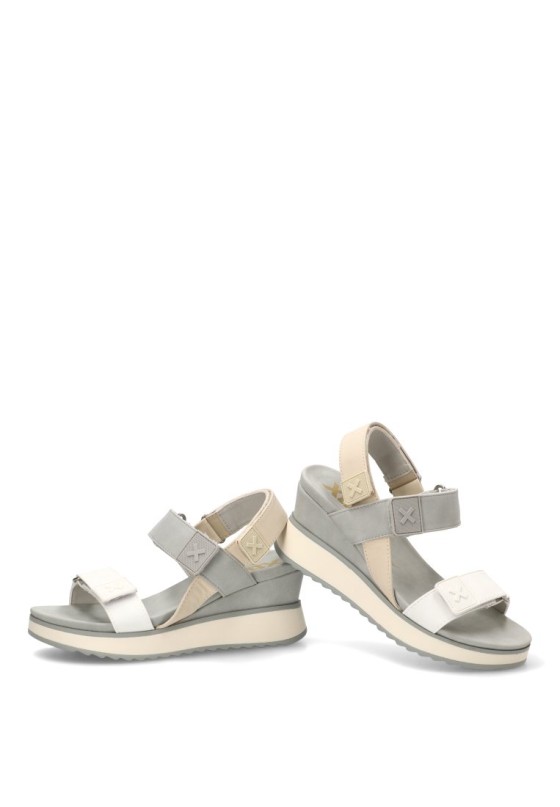 Sandalia con cuña media gris de mujer XTI 143848