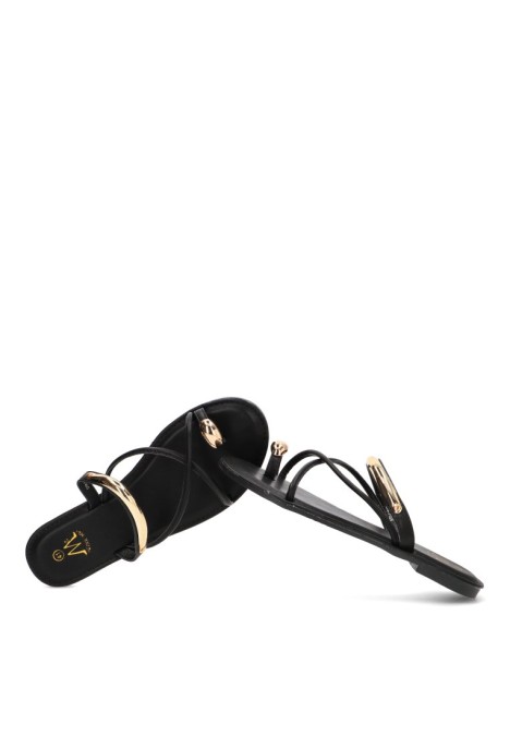 Sandalia negra con suela plana de mujer CINK-ME modelo DM7G25