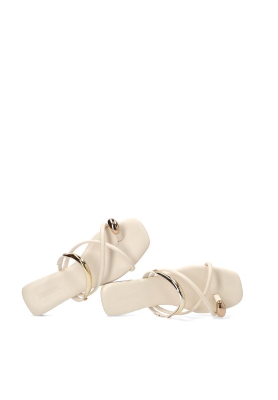 Sandalia plana beige con anilla para mujer CEREZA P118