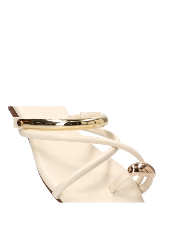 Sandalia plana beige con anilla para mujer CEREZA P118
