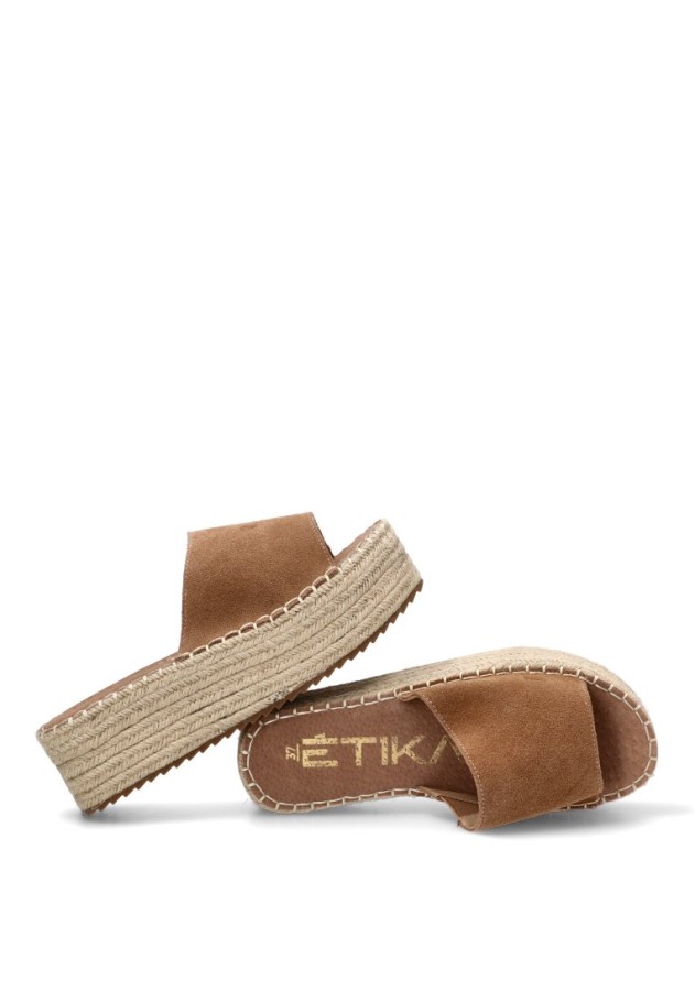 Sandalia con suela doble en piel camel de mujer ETIKA 10056