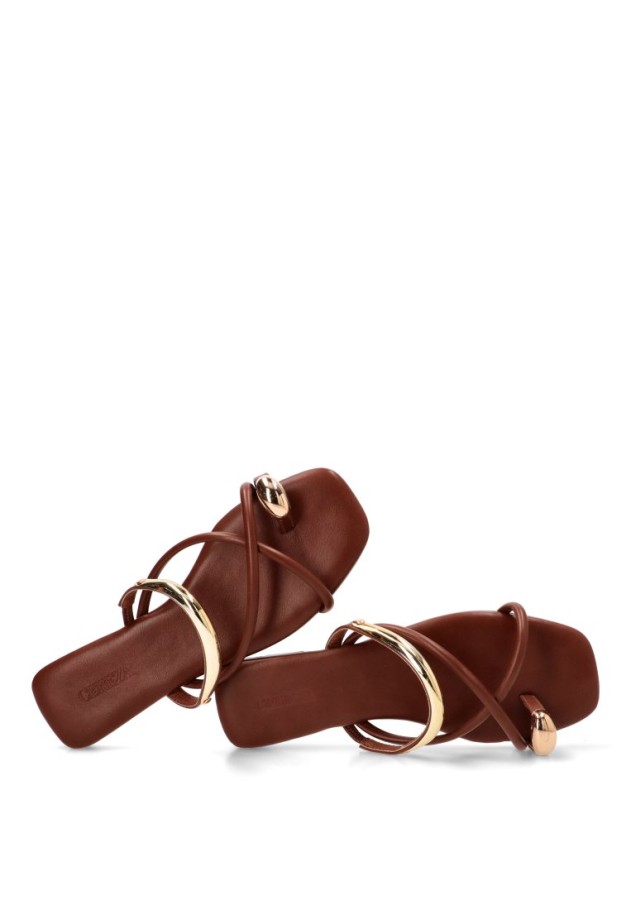 Sandalia plana Cereza P118 para mujer en camel