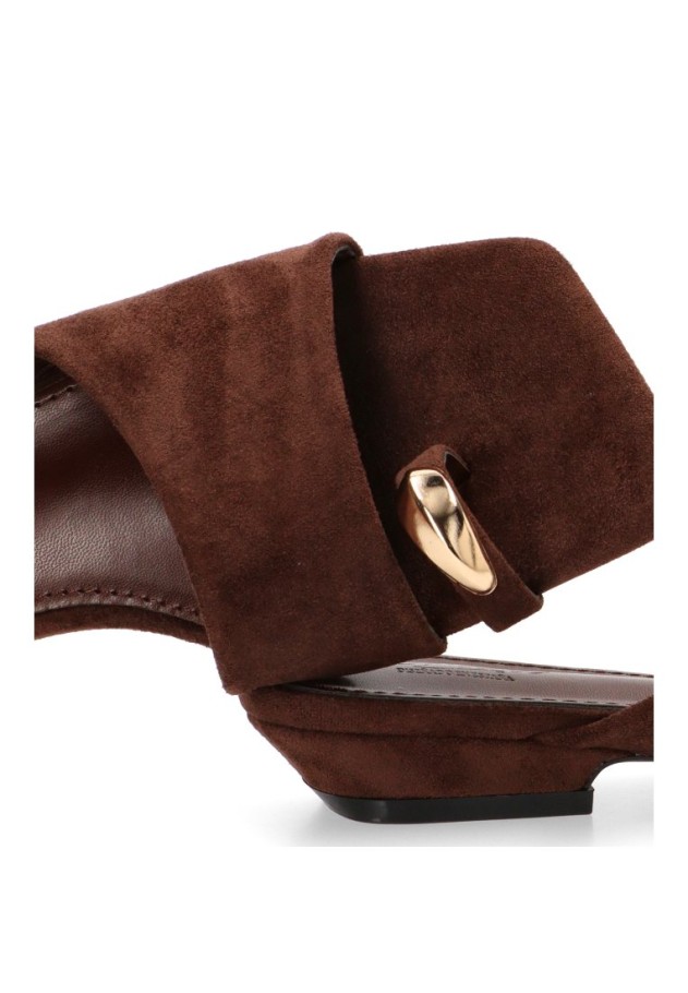 Sandalia marrón con tacón medio de mujer SORAIA modelo TC-2A038