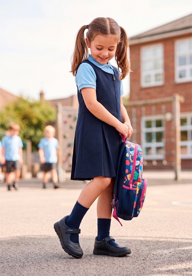 Zapato colegial de niña PABLOSKY 3342 en piel marino con suela plana