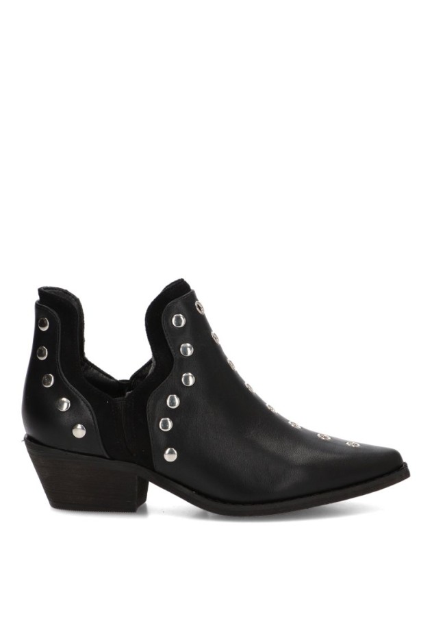 Botín campero negro con tachas y tacón medio de mujer S-5514