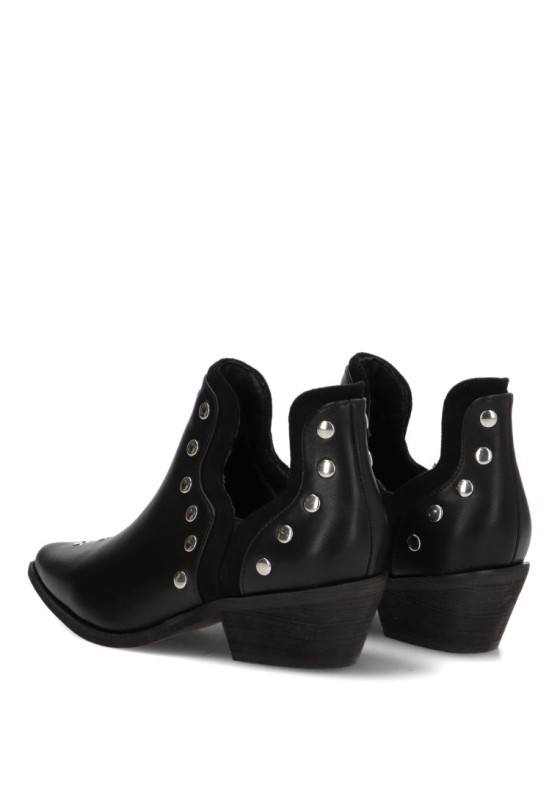 Botín campero negro con tachas y tacón medio de mujer S-5514