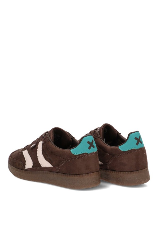 Deportivo marrón sintético con suela plana para mujer XTI 146125
