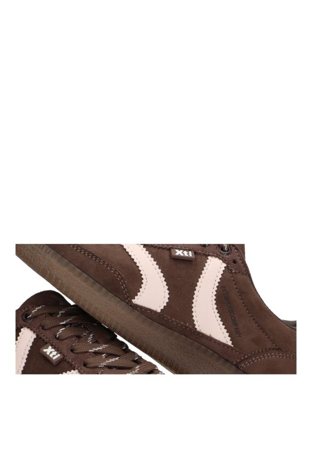 Deportivo marrón sintético con suela plana para mujer XTI 146125