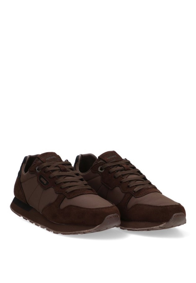 Deportivo casual de hombre MUSTANG 84890 en color café