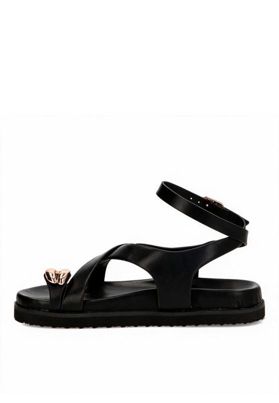 Sandalia negra TINAS 6383 para mujer con anilla y suela plana