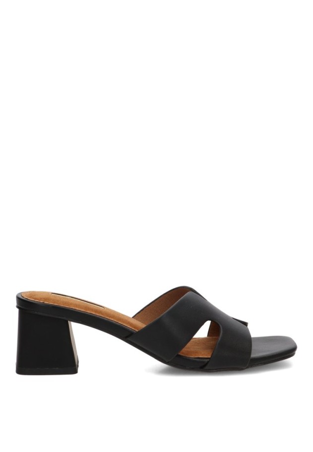 Sandalia negra con tacón medio de mujer LUNA TREND M5370
