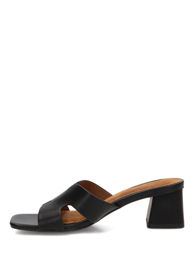 Sandalia negra con tacón medio de mujer LUNA TREND M5370