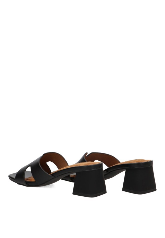 Sandalia negra con tacón medio de mujer LUNA TREND M5370