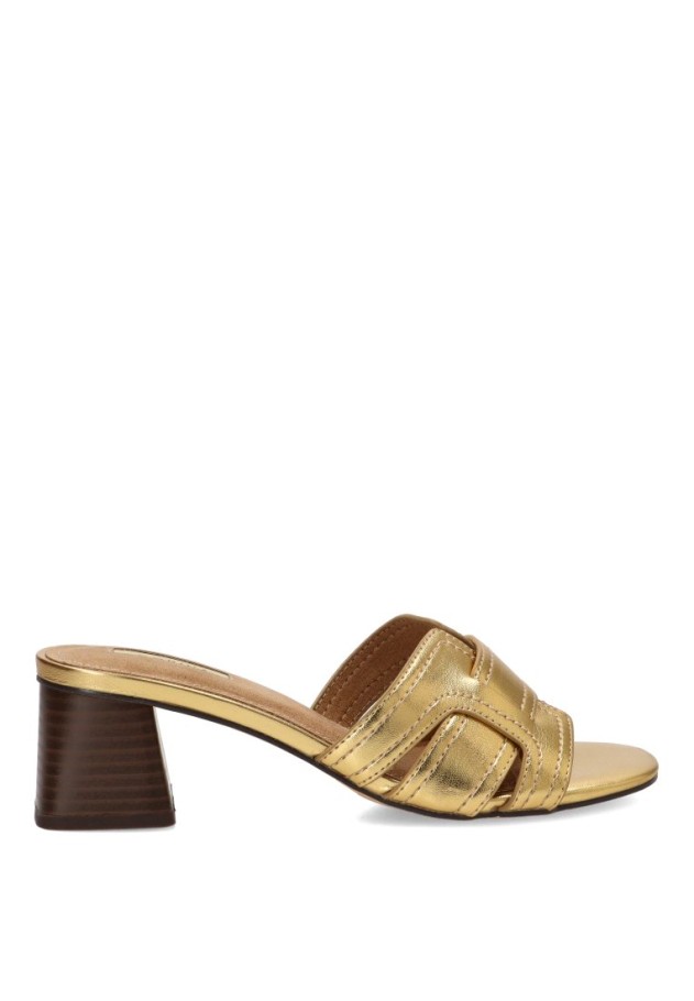 Sandalia de mujer LUNA TREND M6307 en oro con tacón medio