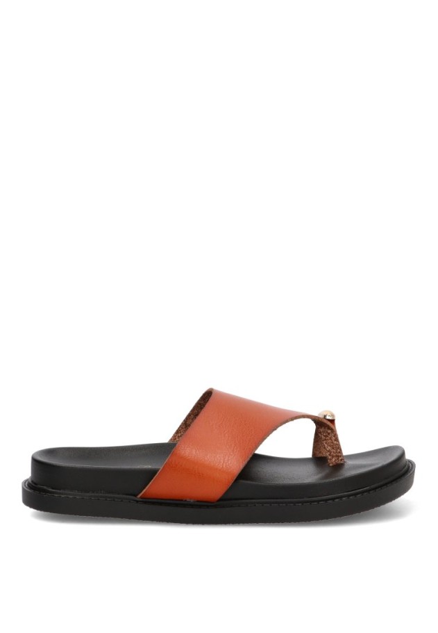 Sandalia camel con suela plana de mujer SORAIA XG-2A003