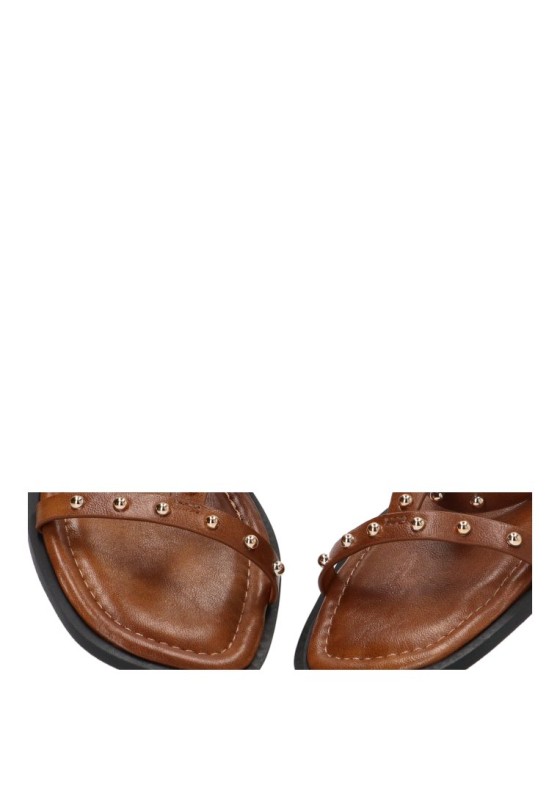 Sandalia plana camel con tachuelas para mujer Luna Collection HG-5806