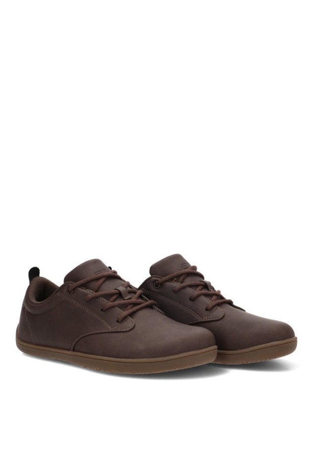 Zapato ETIKA 82068 para hombre en color café, estilo barefoot y suela plana