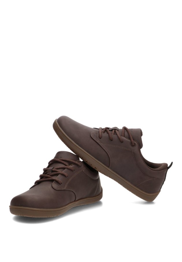 Zapato ETIKA 82068 para hombre en color café, estilo barefoot y suela plana