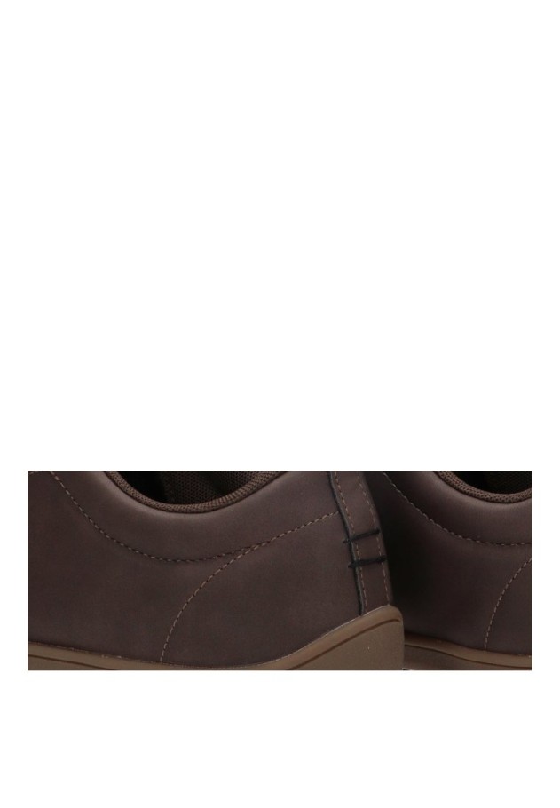 Zapato ETIKA 82068 para hombre en color café, estilo barefoot y suela plana