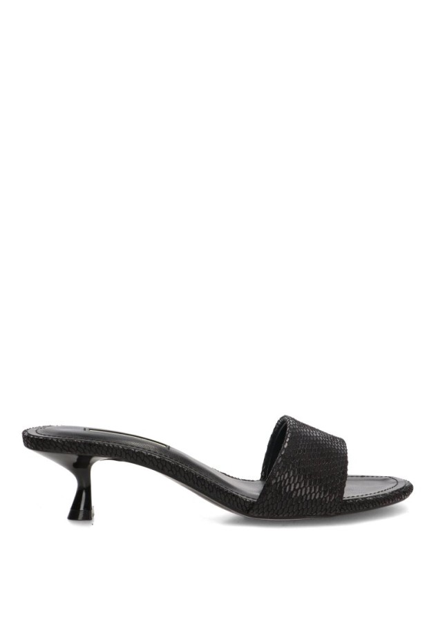 Sandalia negra con tacón medio y abalorios para mujer M6295
