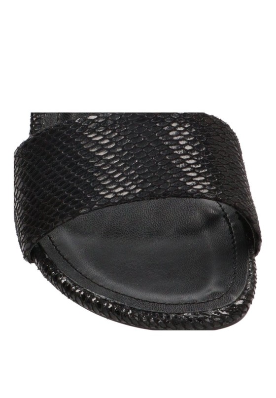 Sandalia negra con tacón medio y abalorios para mujer M6295