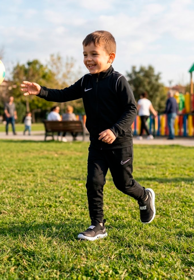 Deportivo negro con suela plana de niño NIKE IF2895