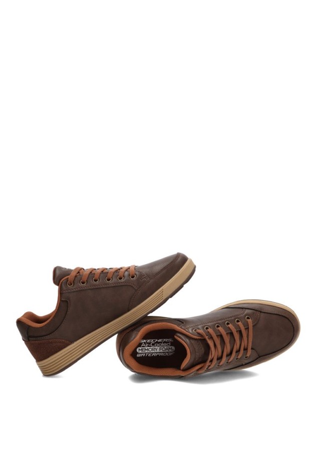 Deportivo de hombre en color chocolate SKECHERS 210944