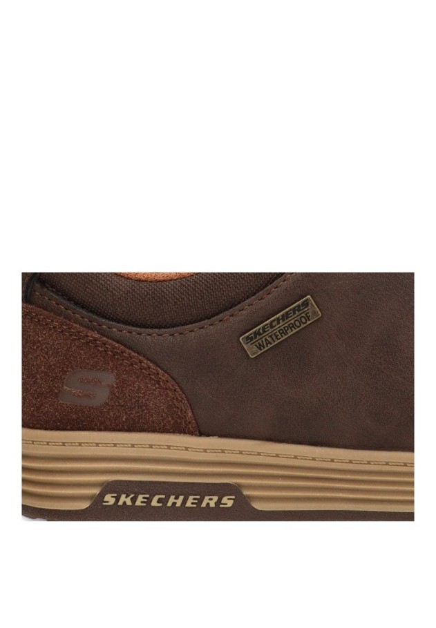 Deportivo de hombre en color chocolate SKECHERS 210944