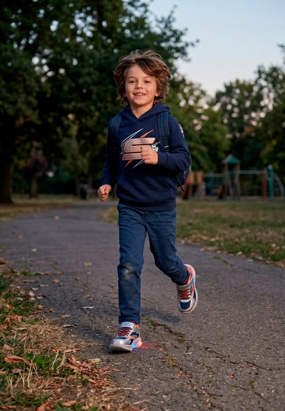Deportivo plata con luces SKECHERS 401497L para niño