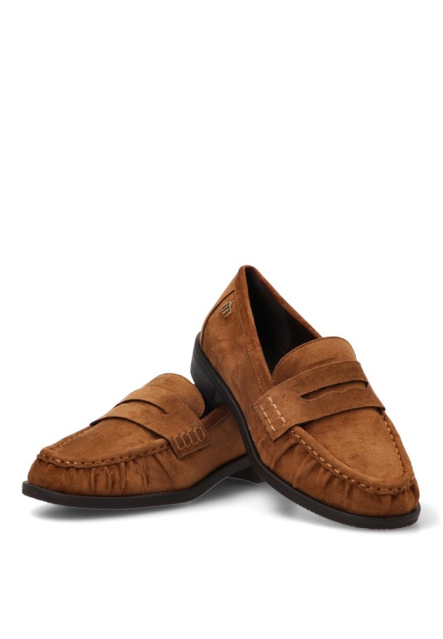 Mocasín antelina color cuero de mujer Mustang 56571